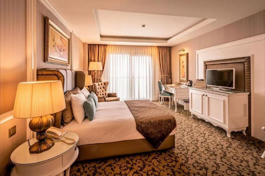 Vuni Palace Premium Hotel & Spa & Casino Beachfront Location ! Кирения Екстериор снимка