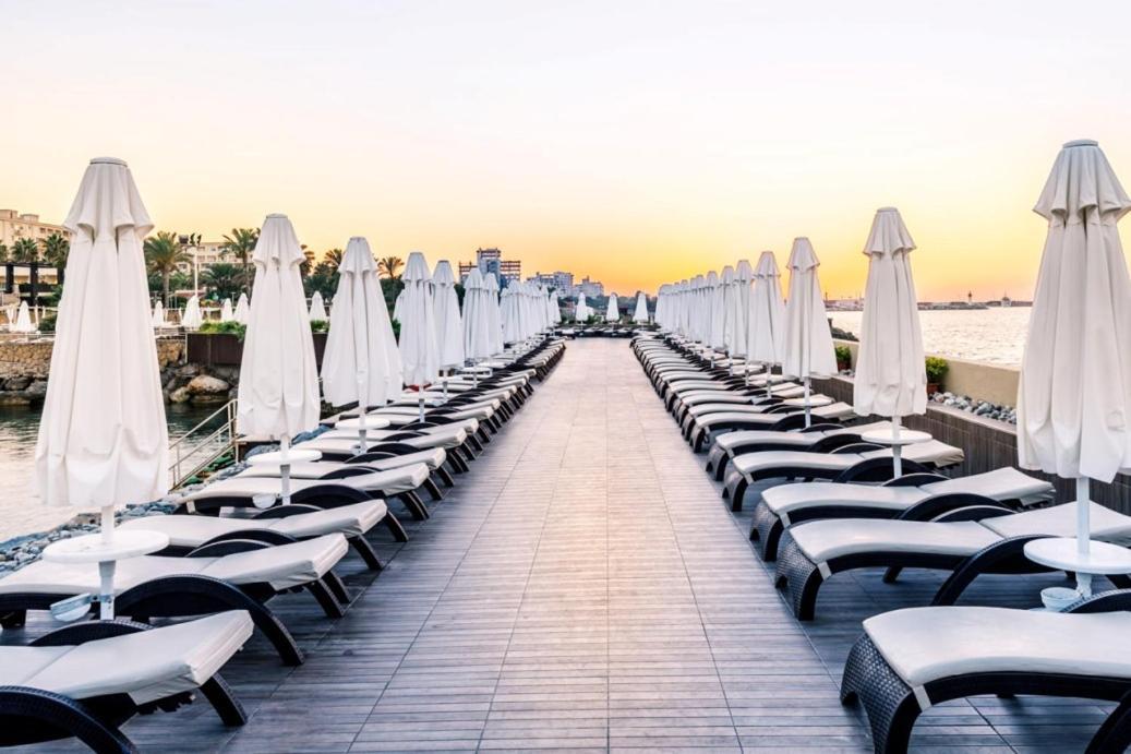 Vuni Palace Premium Hotel & Spa & Casino Beachfront Location ! Кирения Екстериор снимка