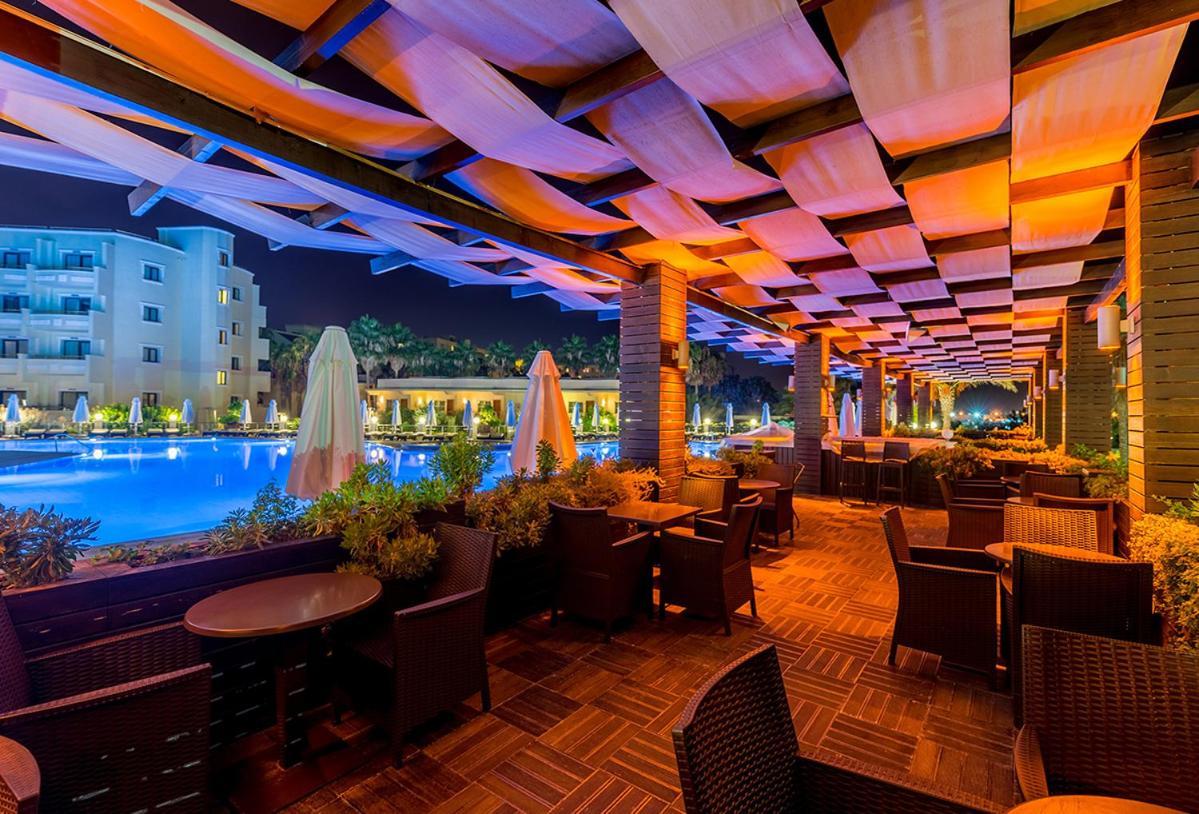 Vuni Palace Premium Hotel & Spa & Casino Beachfront Location ! Кирения Екстериор снимка
