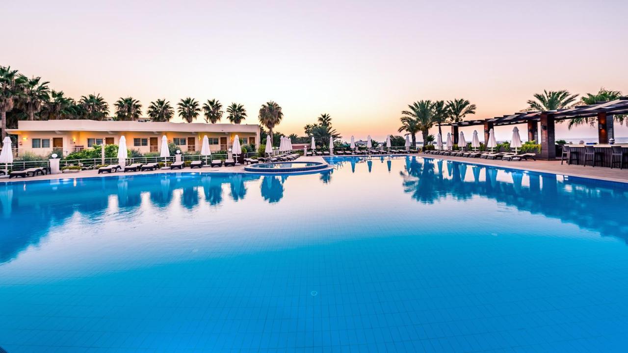 Vuni Palace Premium Hotel & Spa & Casino Beachfront Location ! Кирения Екстериор снимка